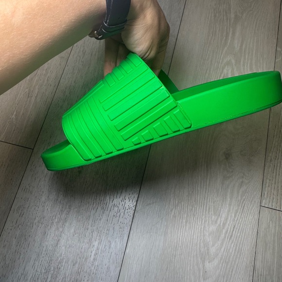 Bottega Veneta green rubber‎ embossed slides pool casual designer size 37 - Picture 10 of 13